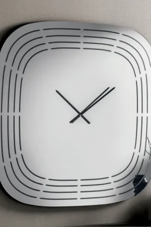 Nouvel Arrivage Horloge murale Cesira en verre miroir avec gravures laser, fabriquée en Italie