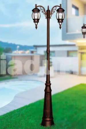 Offre Limitée Lampadaire d'extérieur classique en aluminium moulé sous pression, fabriqué en Italie, Anika